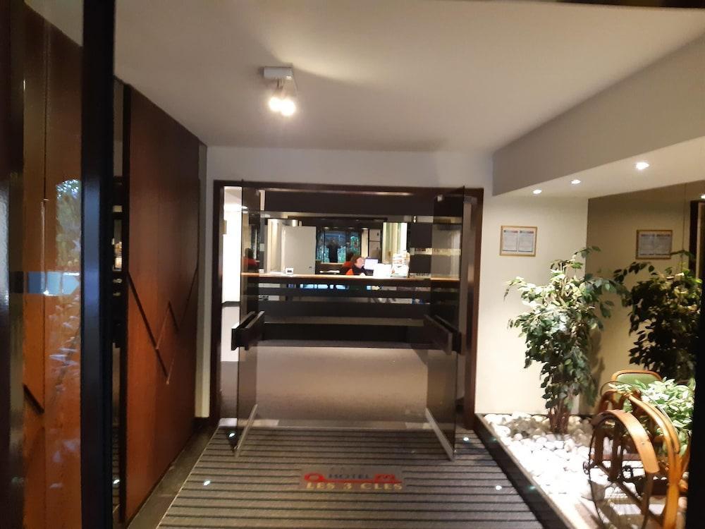 Hotel Les 3 Cles 젬블룩스 외부 사진