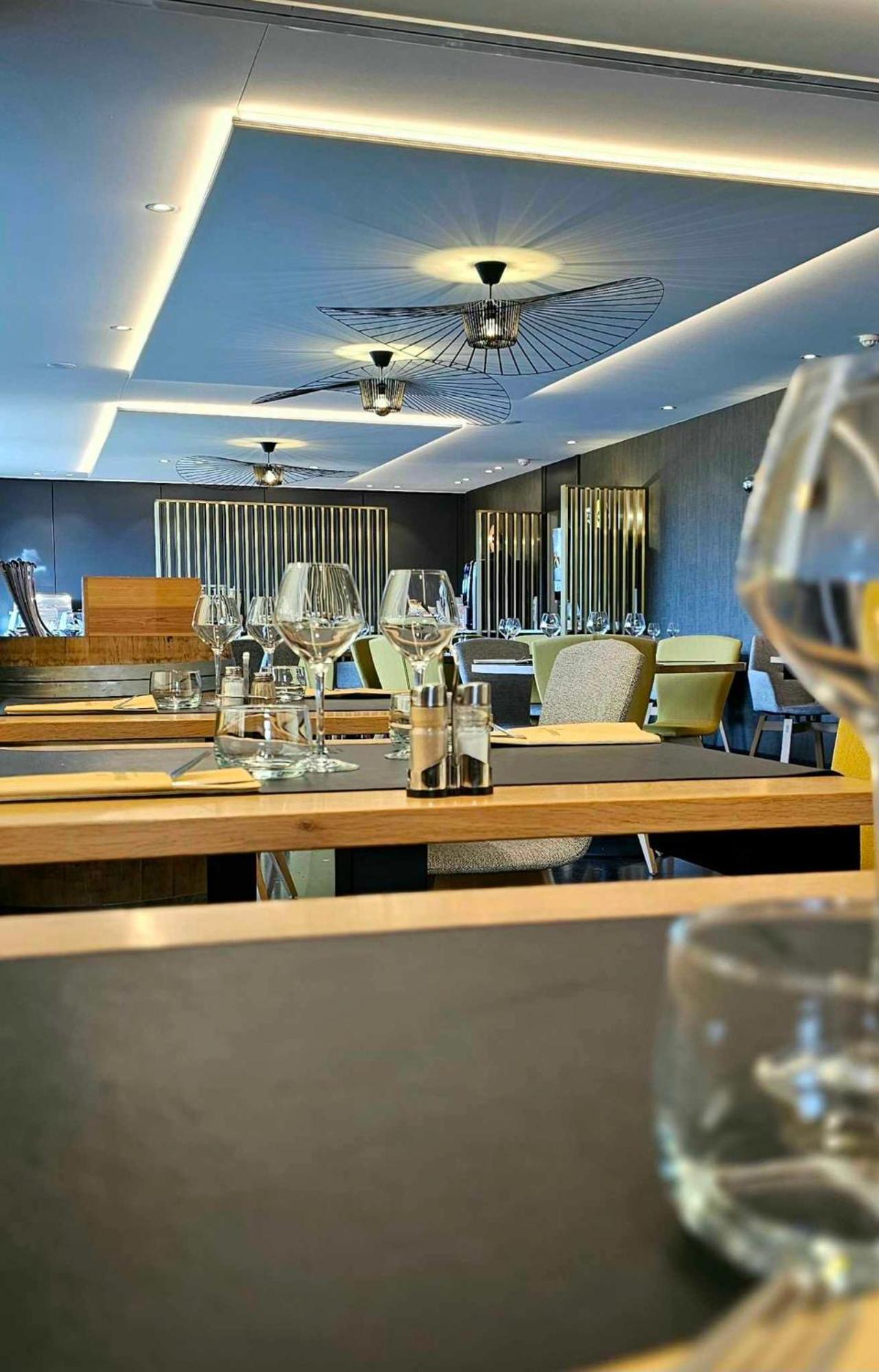 Hotel Les 3 Cles 젬블룩스 외부 사진