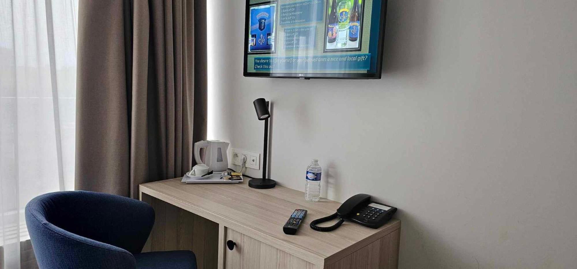 Hotel Les 3 Cles 젬블룩스 외부 사진