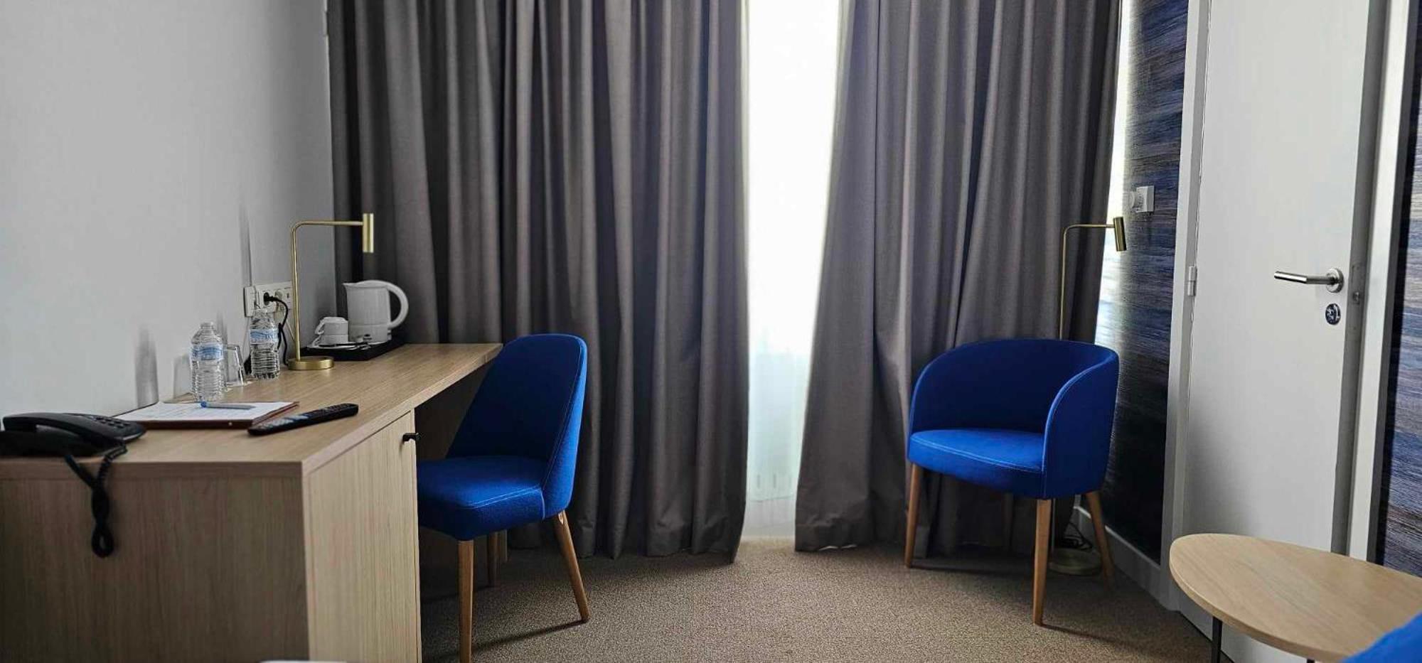 Hotel Les 3 Cles 젬블룩스 외부 사진