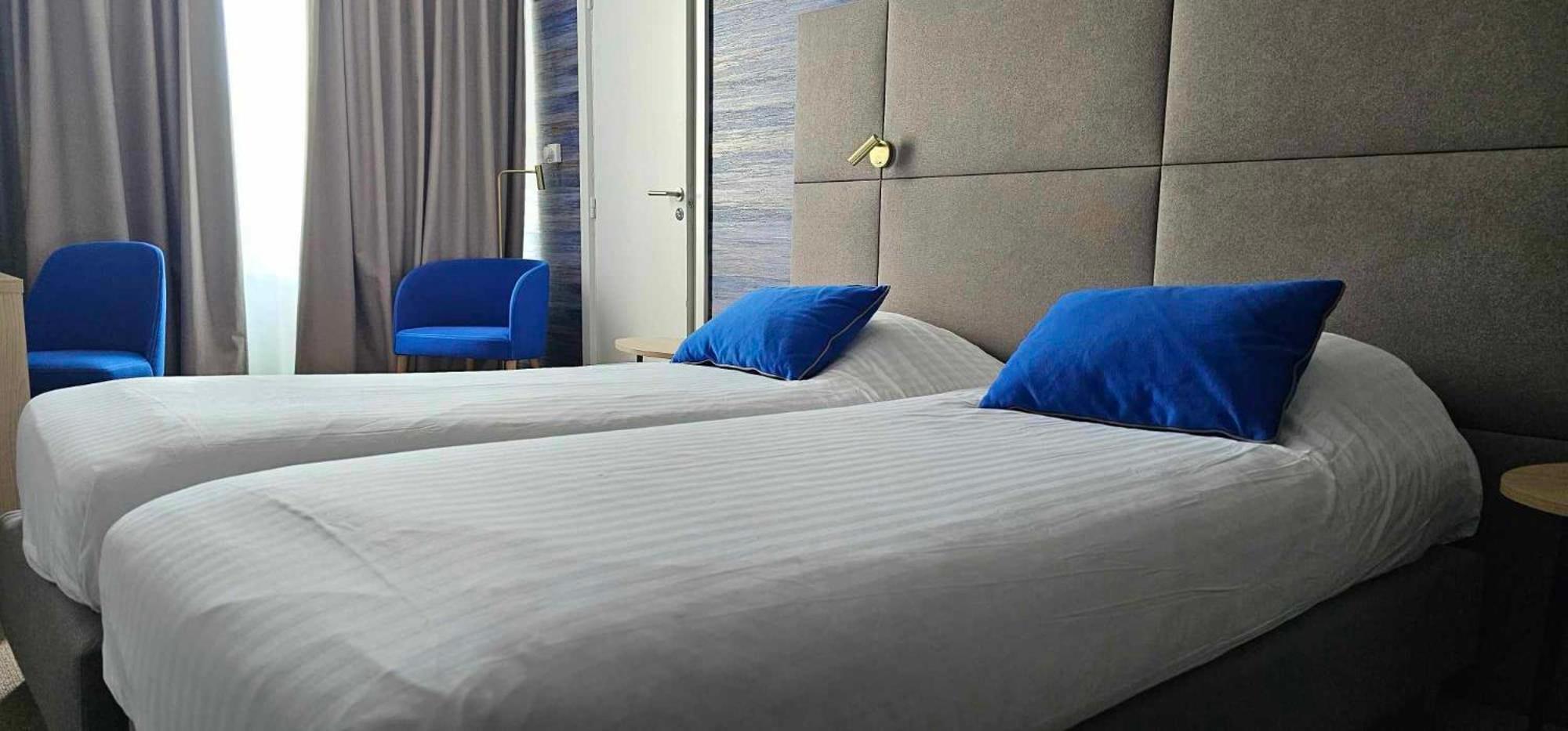 Hotel Les 3 Cles 젬블룩스 외부 사진