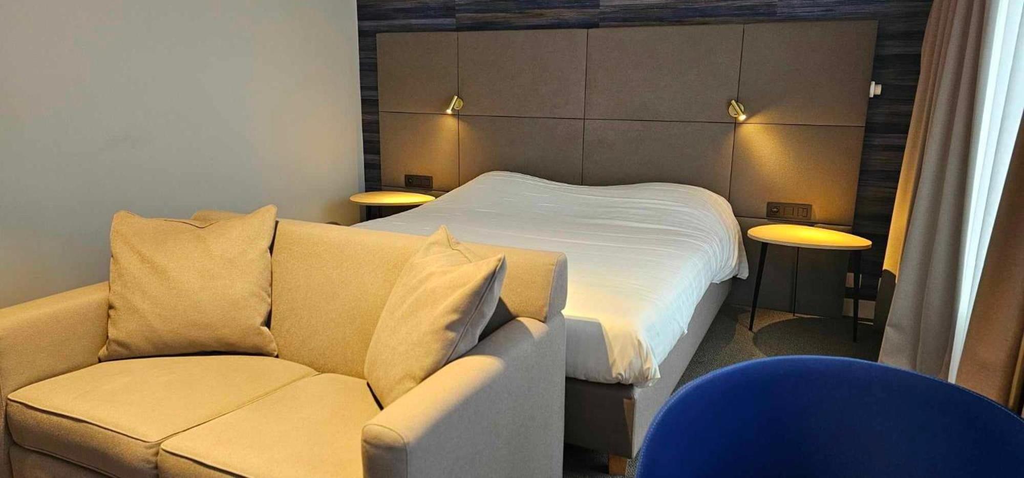 Hotel Les 3 Cles 젬블룩스 외부 사진