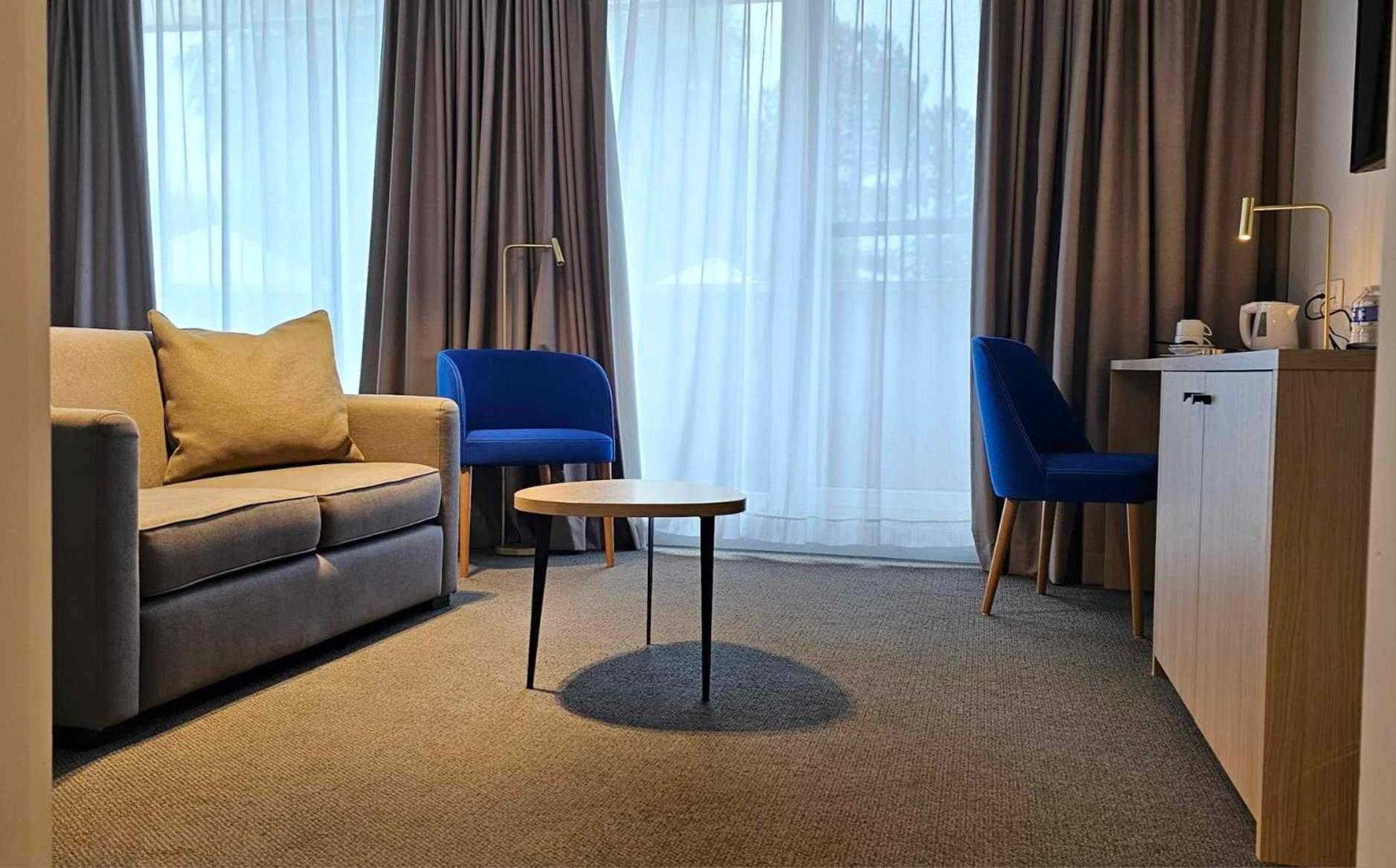 Hotel Les 3 Cles 젬블룩스 외부 사진