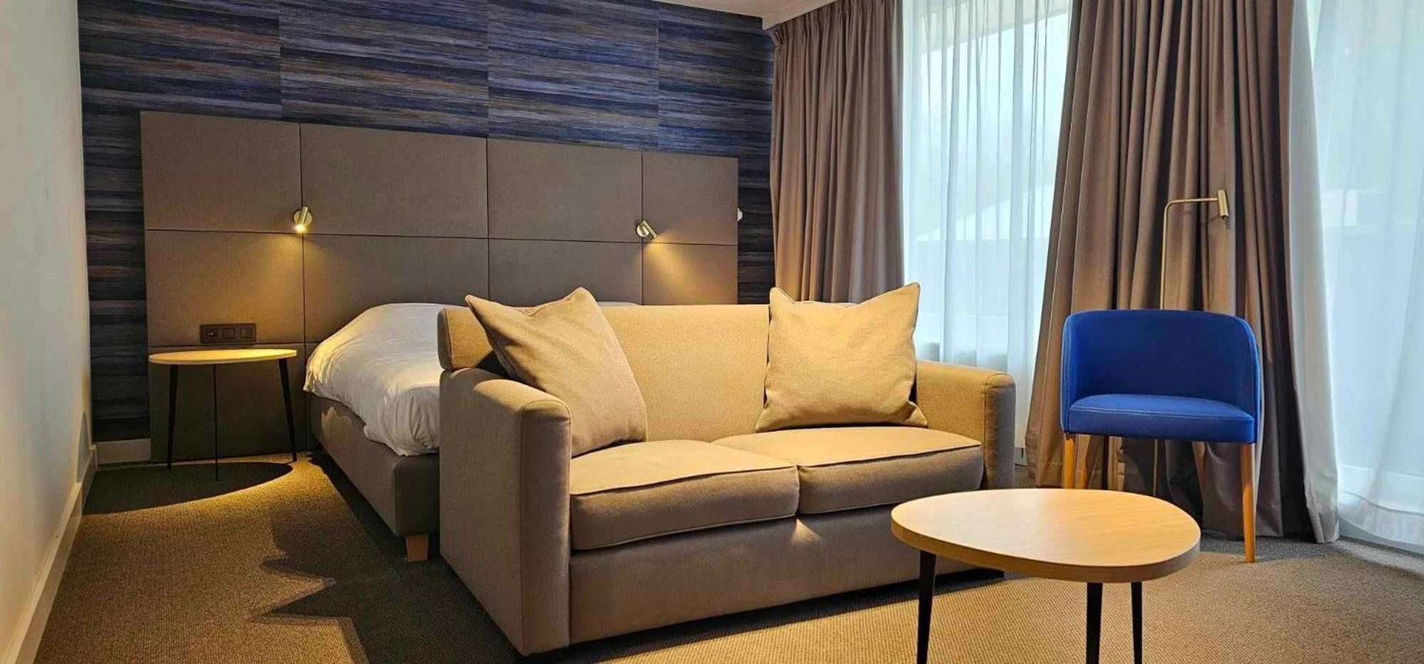 Hotel Les 3 Cles 젬블룩스 외부 사진