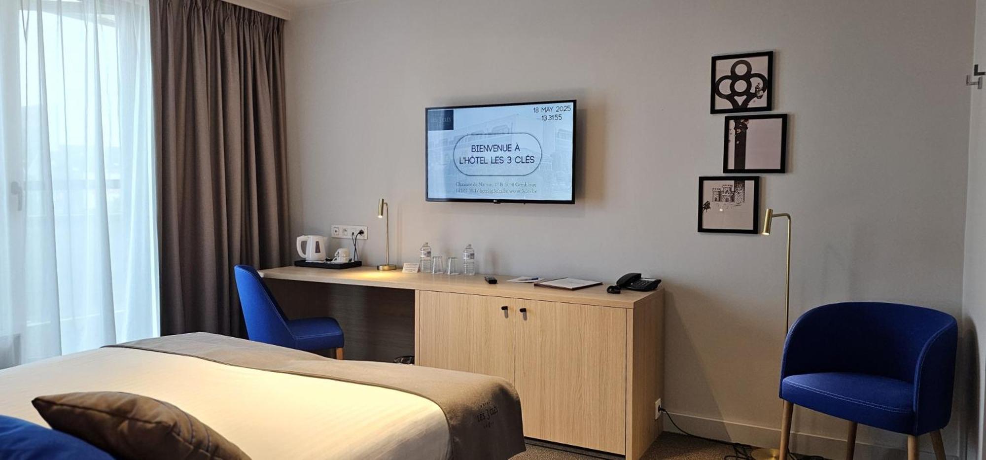 Hotel Les 3 Cles 젬블룩스 외부 사진