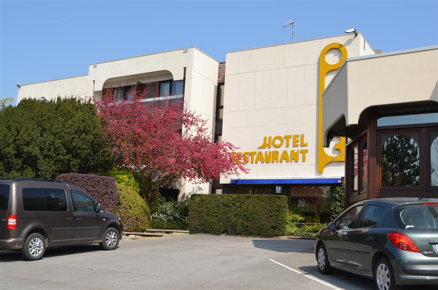Hotel Les 3 Cles 젬블룩스 외부 사진