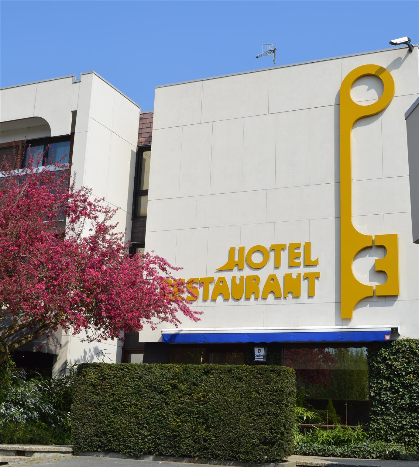 Hotel Les 3 Cles 젬블룩스 외부 사진
