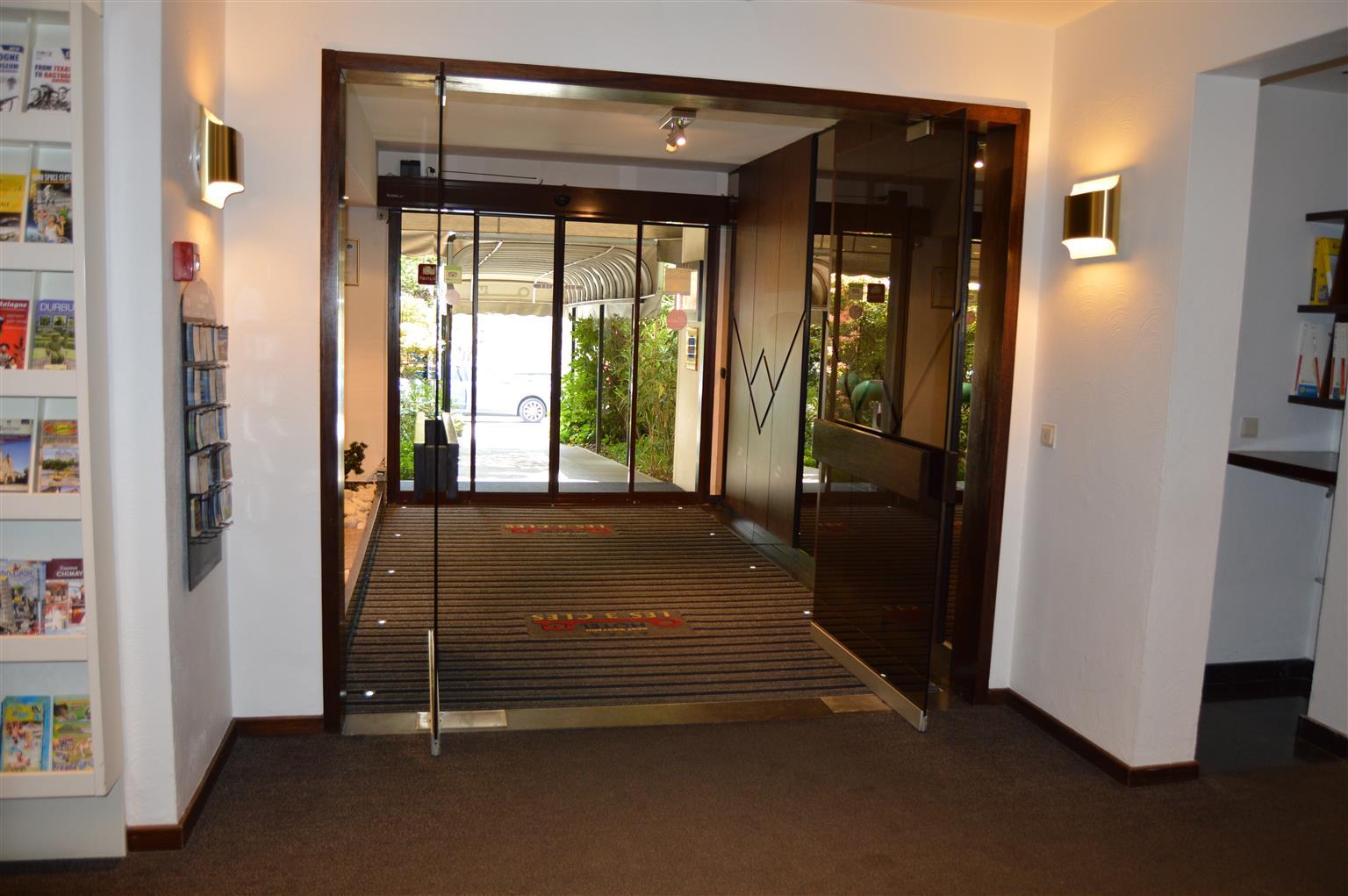 Hotel Les 3 Cles 젬블룩스 외부 사진