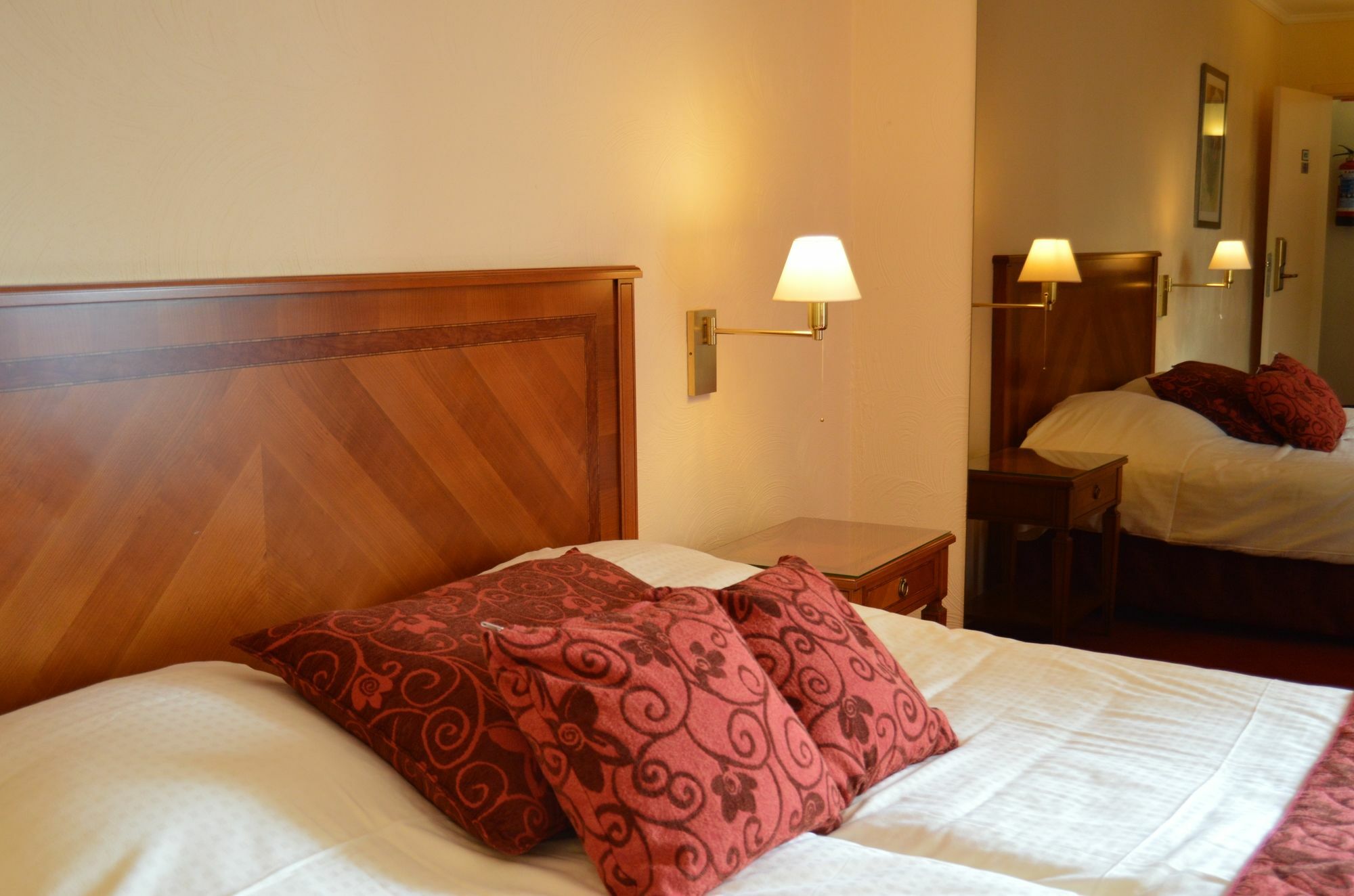 Hotel Les 3 Cles 젬블룩스 외부 사진