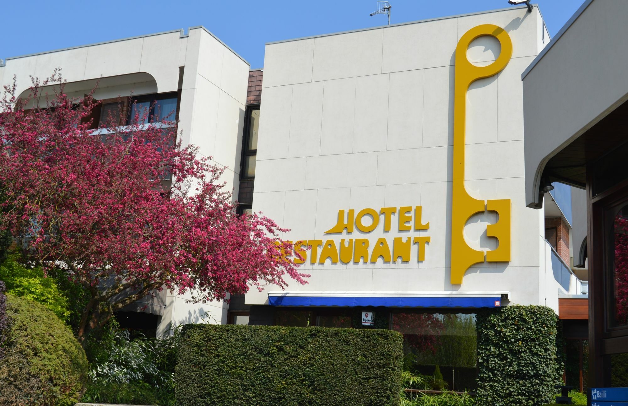 Hotel Les 3 Cles 젬블룩스 외부 사진